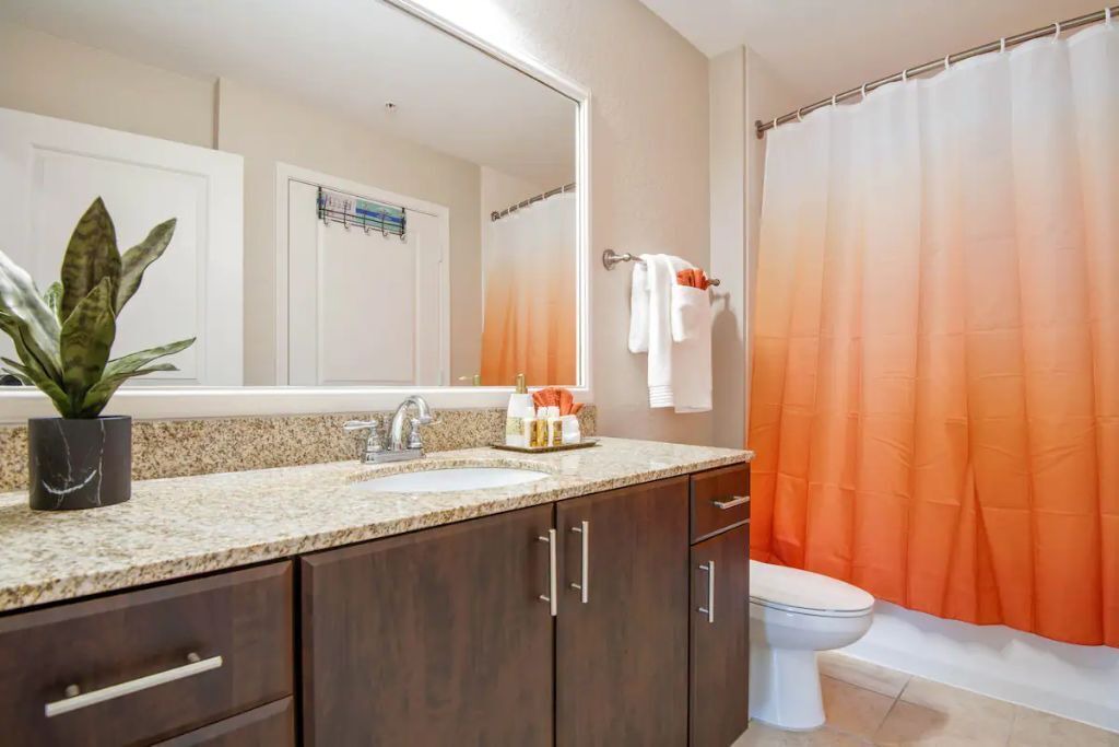Photo of Bathroom in Carver City - Lincoln Gardens