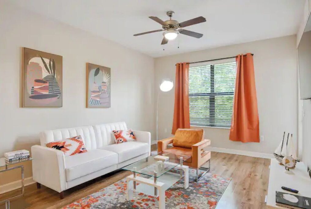Photo of Livingroom in Carver City - Lincoln Gardens