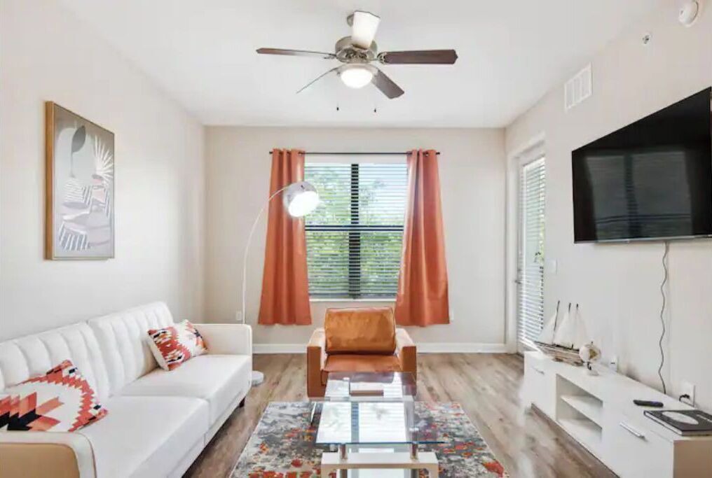 Photo of Livingroom in Carver City - Lincoln Gardens