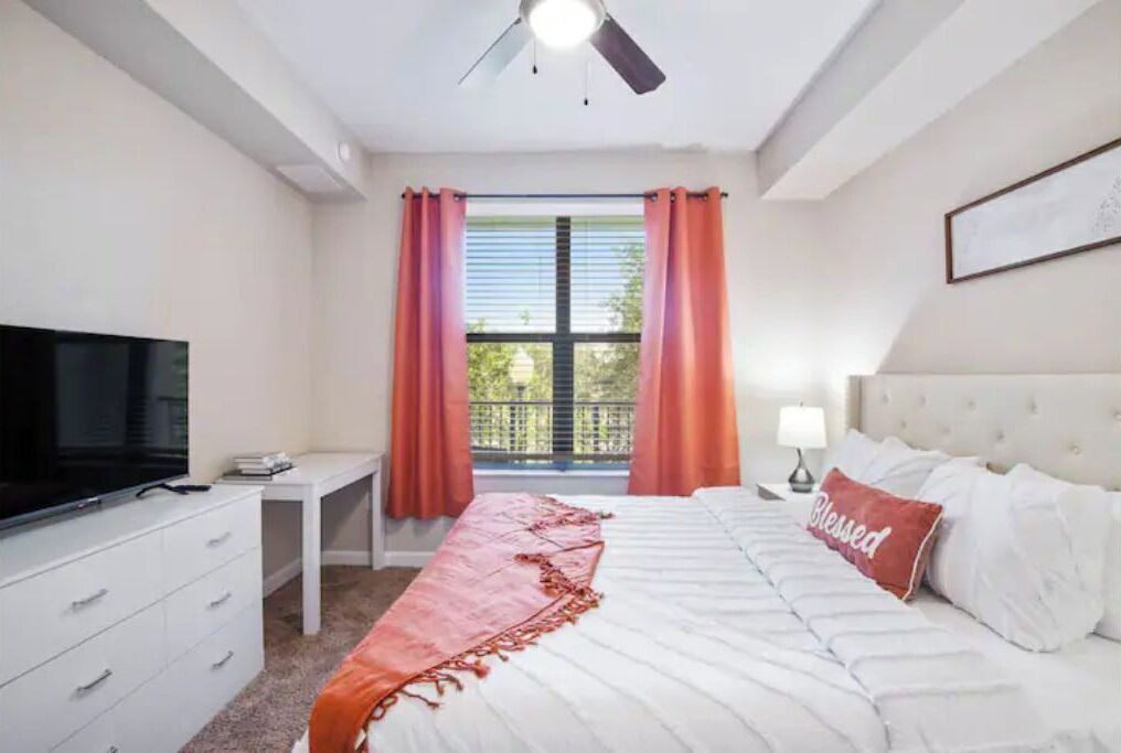 Photo of Bedroom in Carver City - Lincoln Gardens