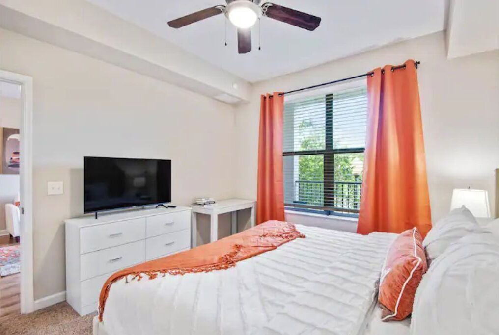 Photo of Bedroom in Carver City - Lincoln Gardens