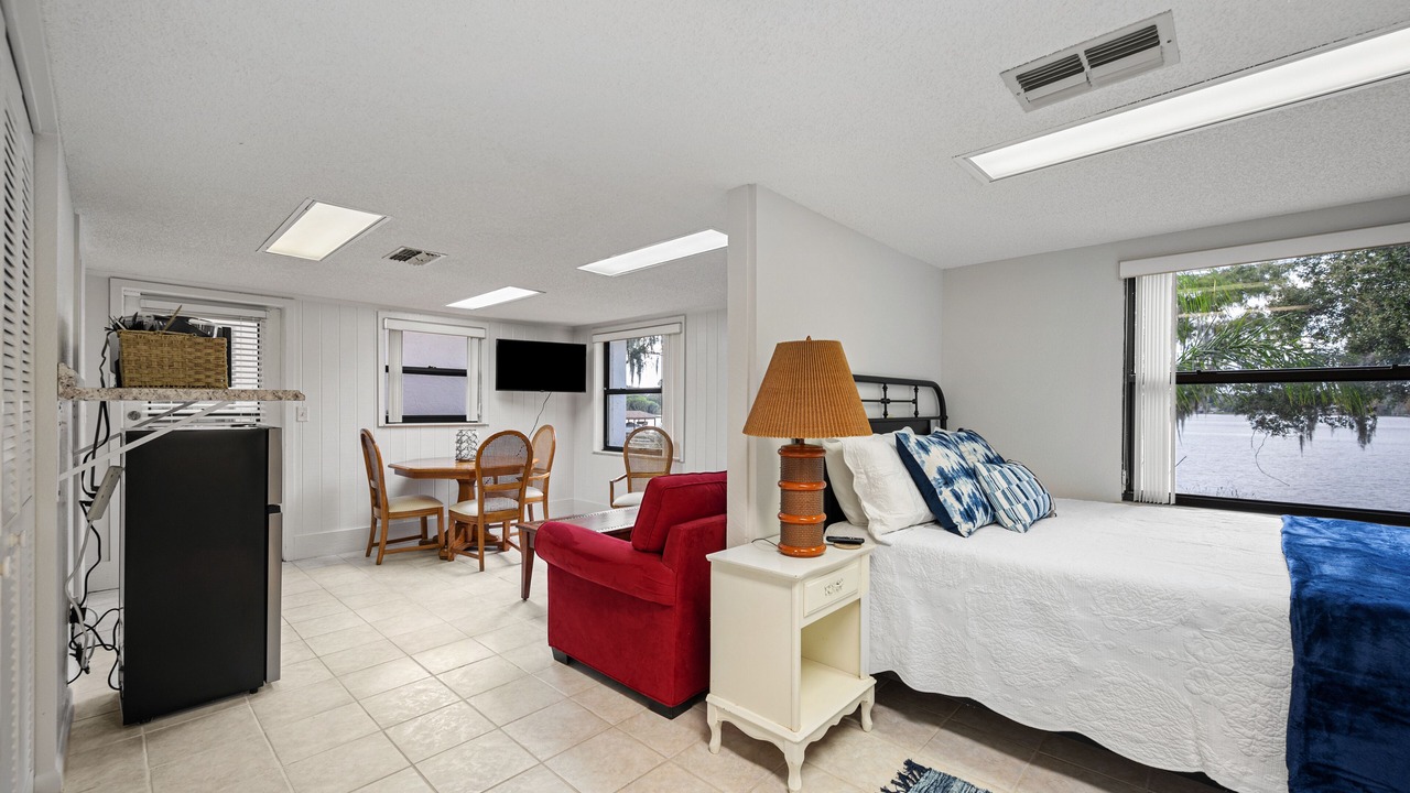 Photo of Bedroom in Cypress Gardens