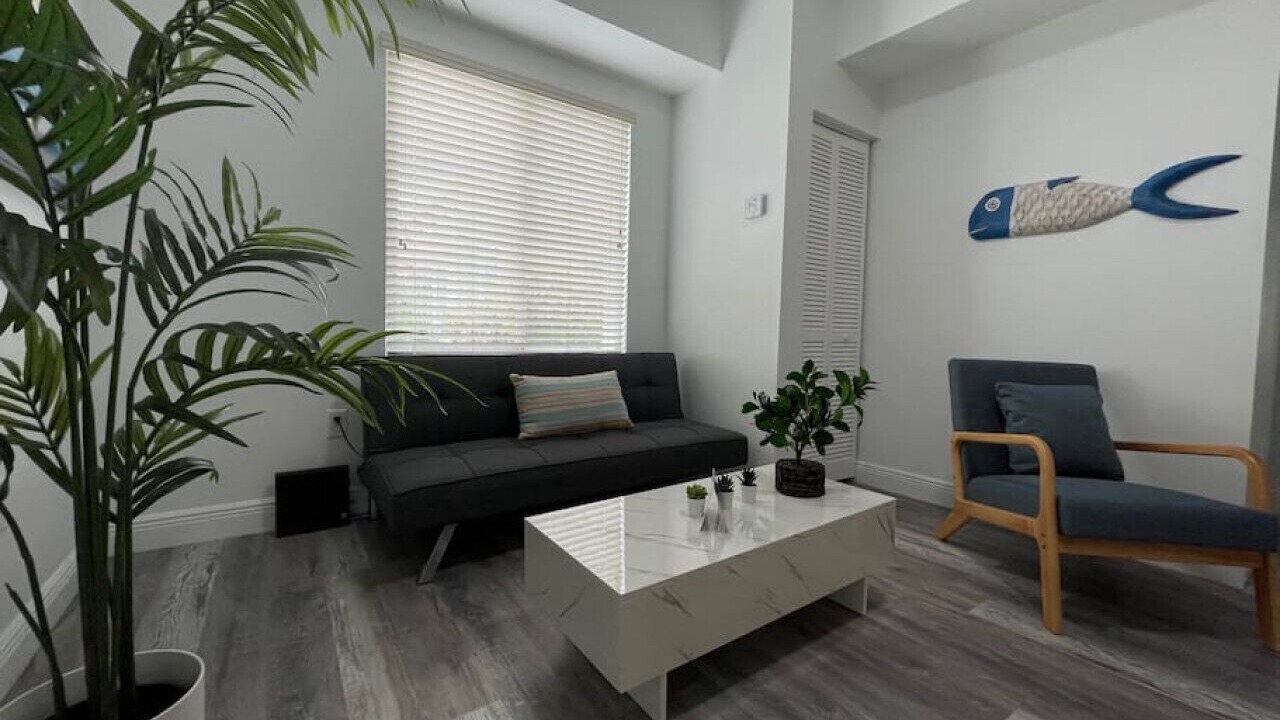 Photo of Livingroom in Ludlam