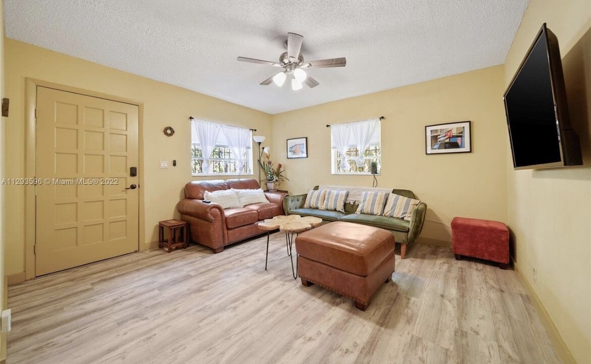 Photo of Livingroom in Allapattah