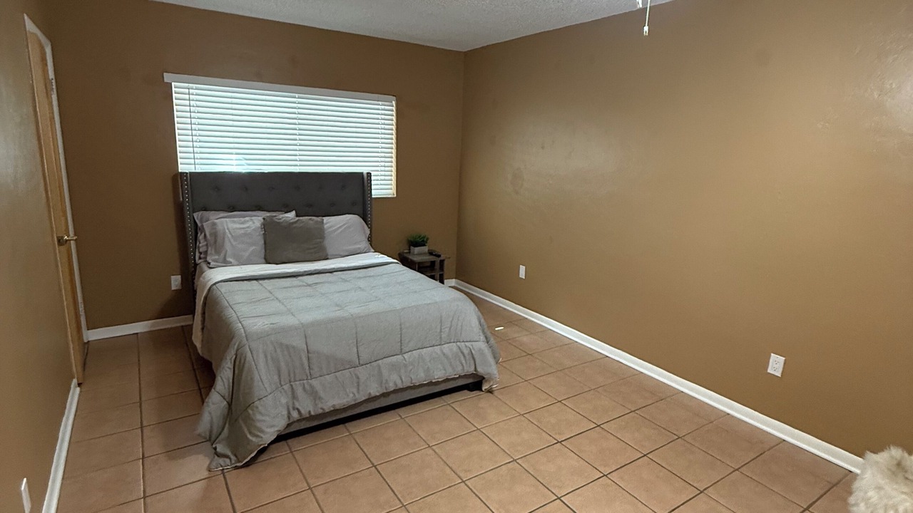 Photo of Bedroom in Ludlam