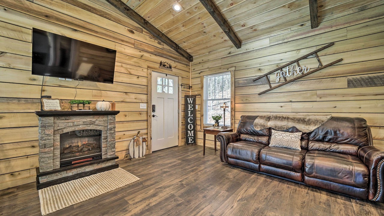 Photo of Livingroom in Pisgah Forest