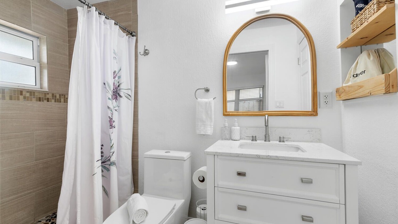 Photo of Bathroom in Poinsettia Heights