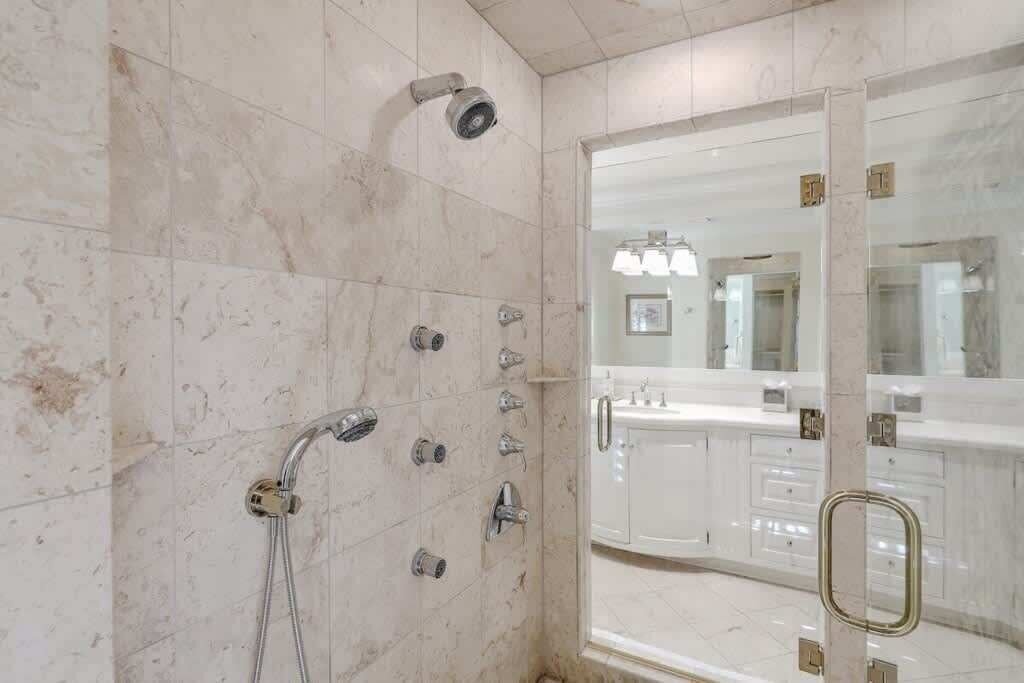 Photo of Bathroom in Vanderhorst Plantation