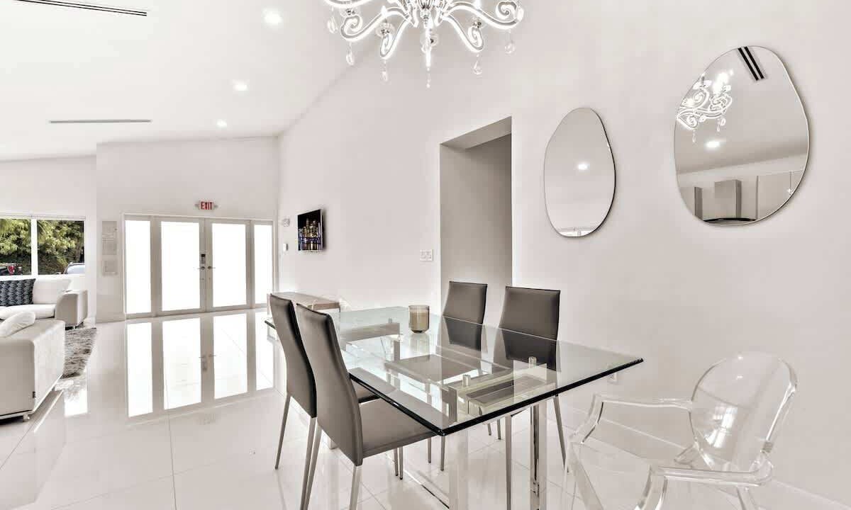 Photo of Livingroom in North Bay Village