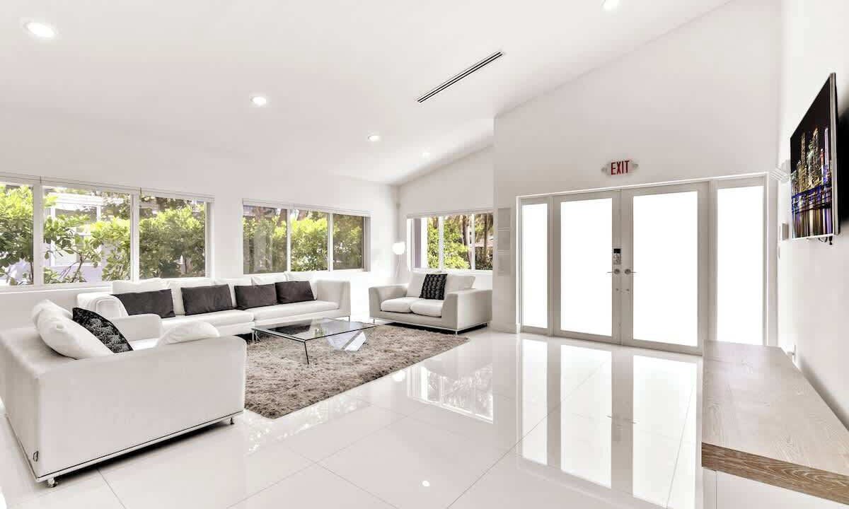 Photo of Livingroom in North Bay Village