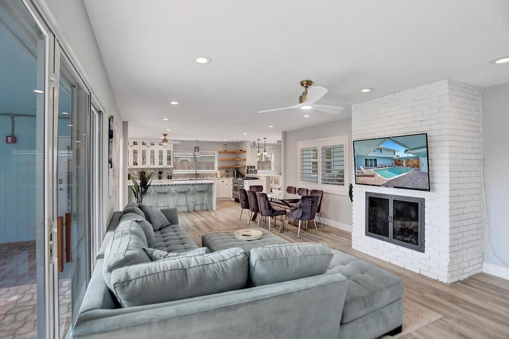 Photo of Livingroom in Cypress Lakes