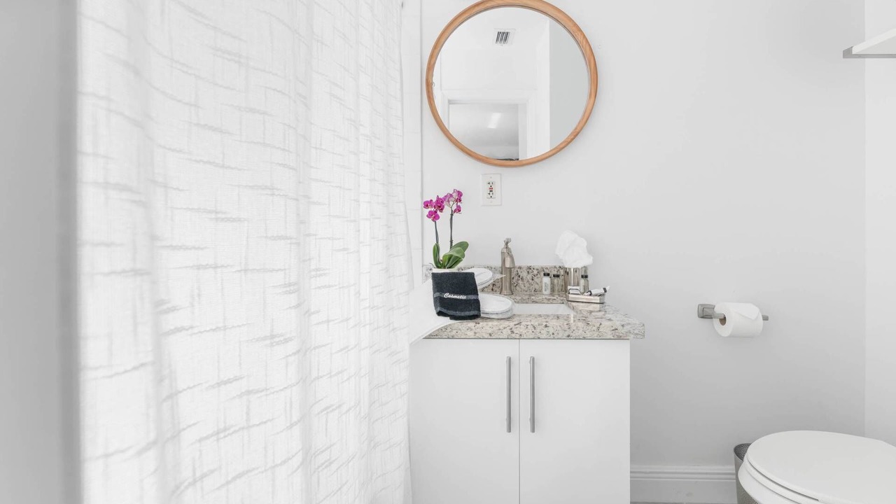 Photo of Bathroom in Sunset