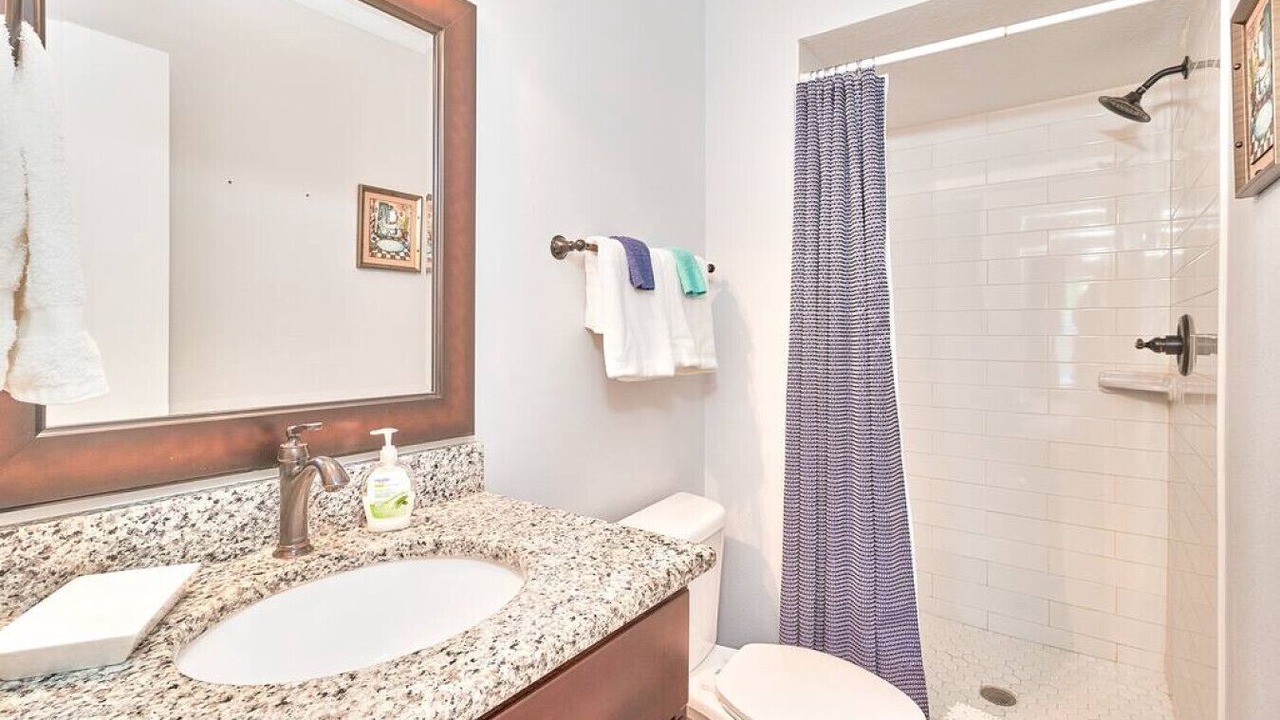 Photo of Bathroom in Bayshore Gardens