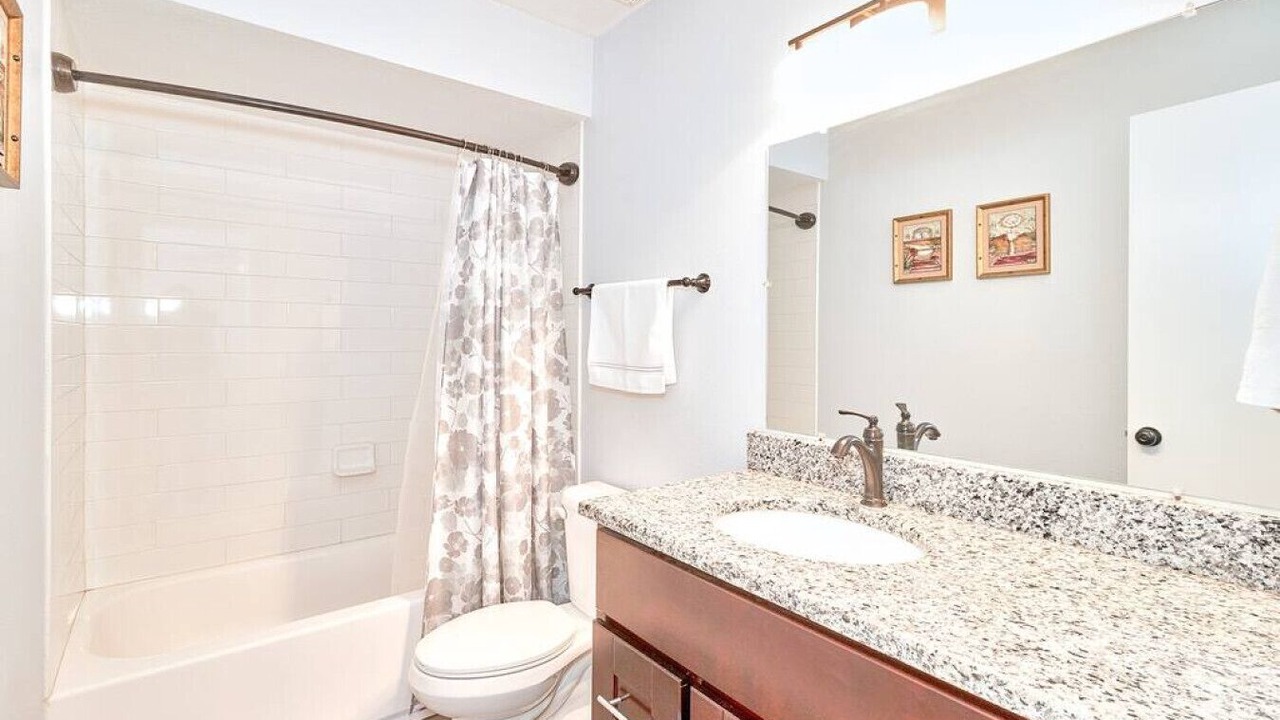 Photo of Bathroom in Bayshore Gardens