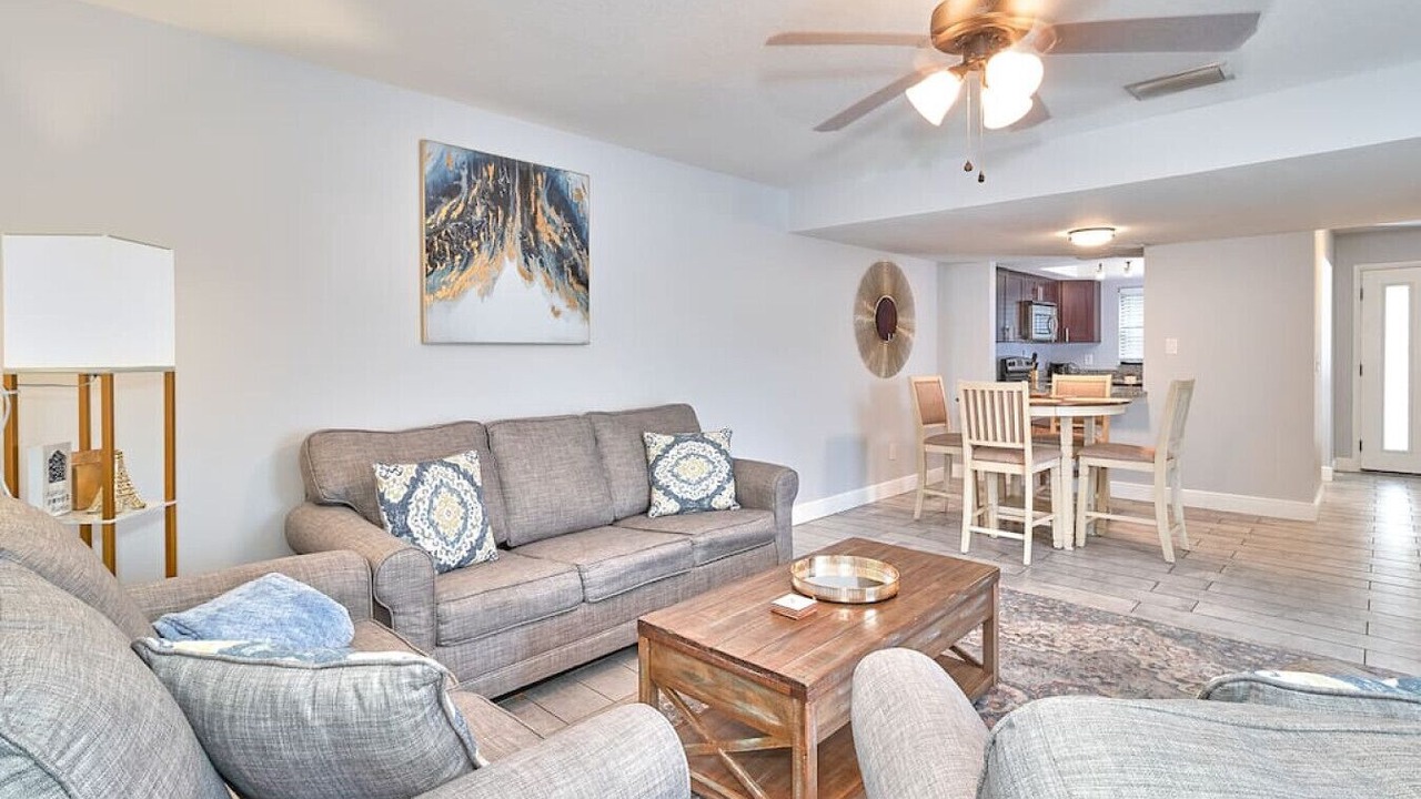 Photo of Livingroom in Bayshore Gardens