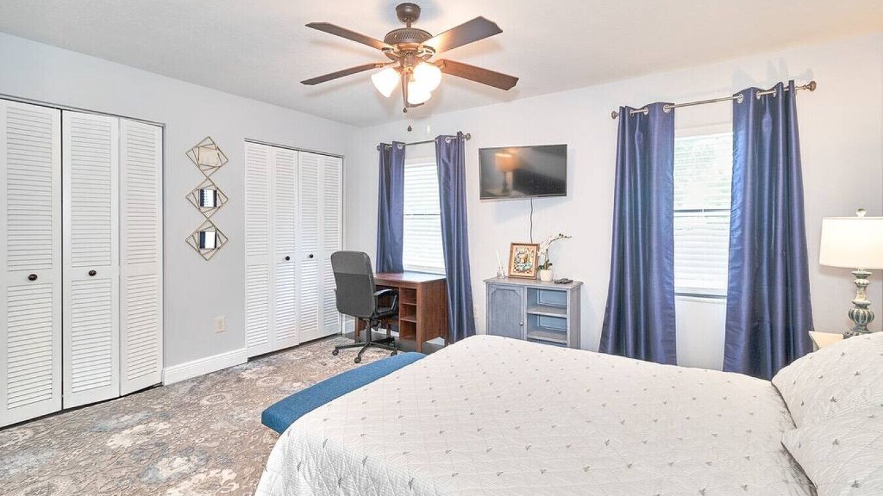 Photo of Bedroom in Bayshore Gardens