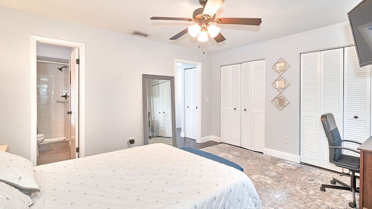Photo of Bedroom in Bayshore Gardens