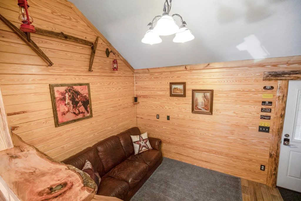 Photo of Livingroom in Enterprise