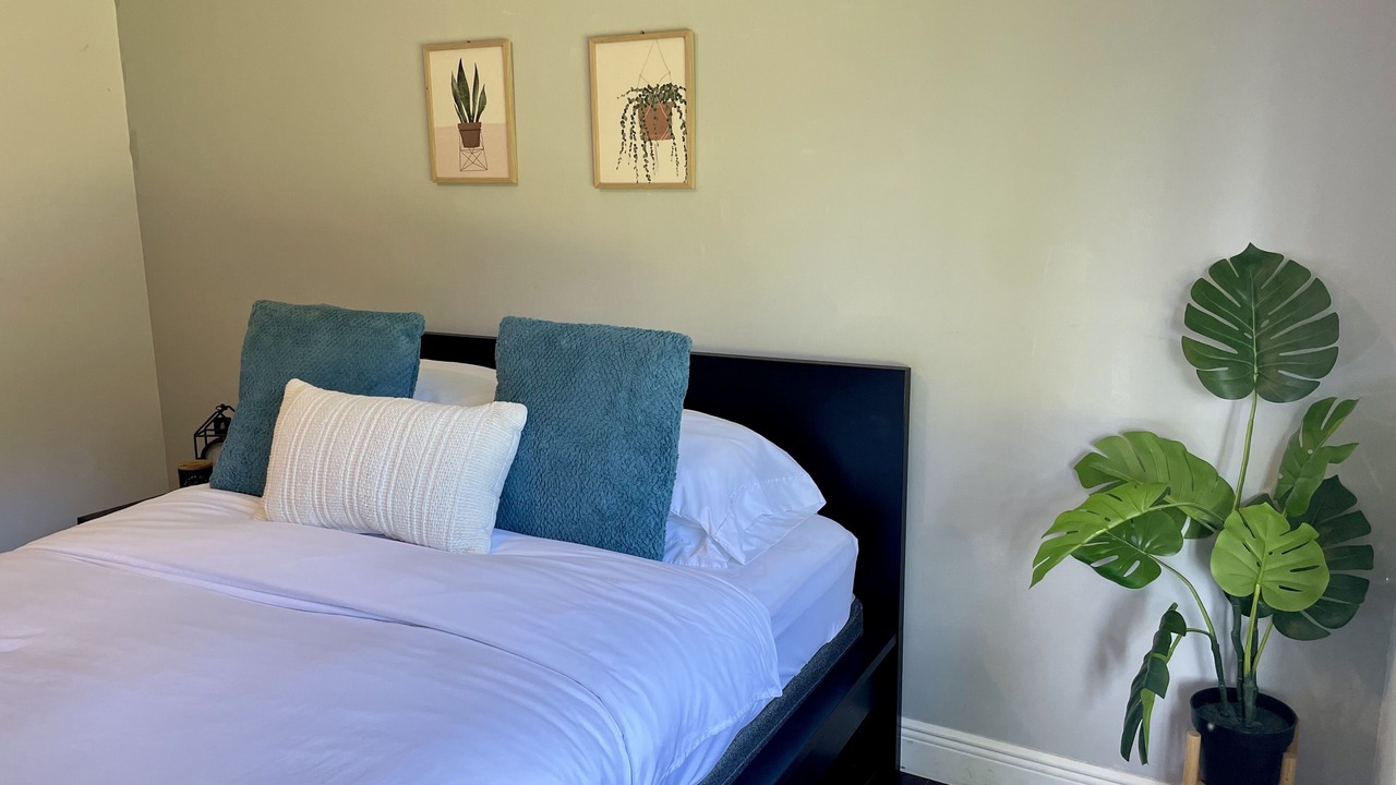 Photo of Bedroom in Ludlam