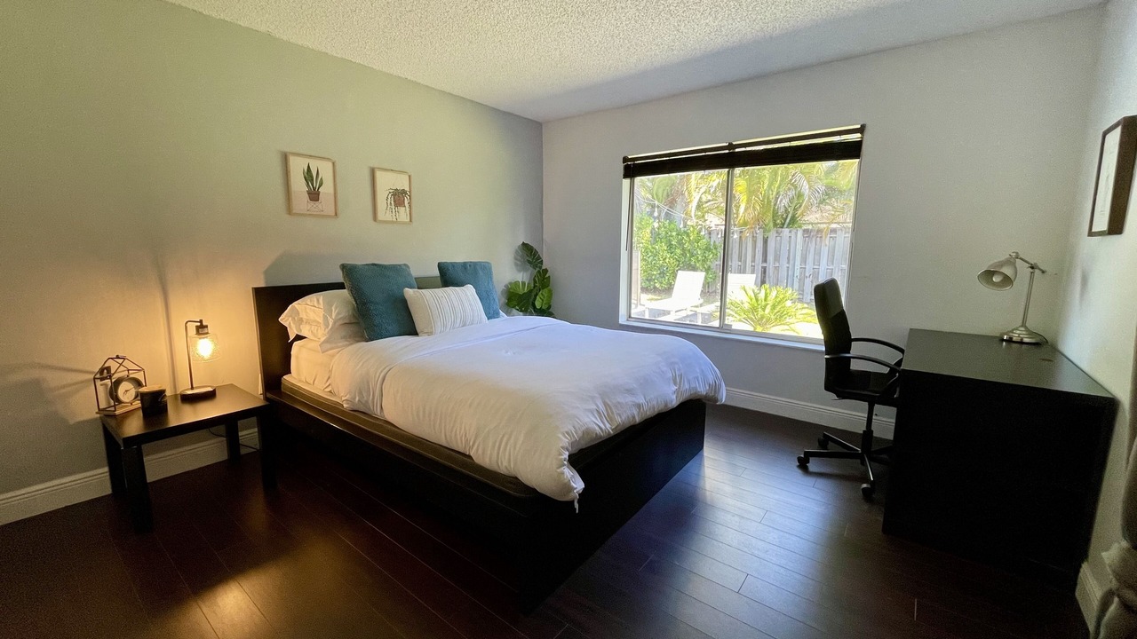 Photo of Bedroom in Ludlam