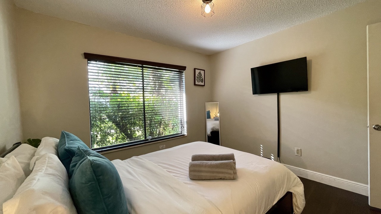 Photo of Bedroom in Ludlam