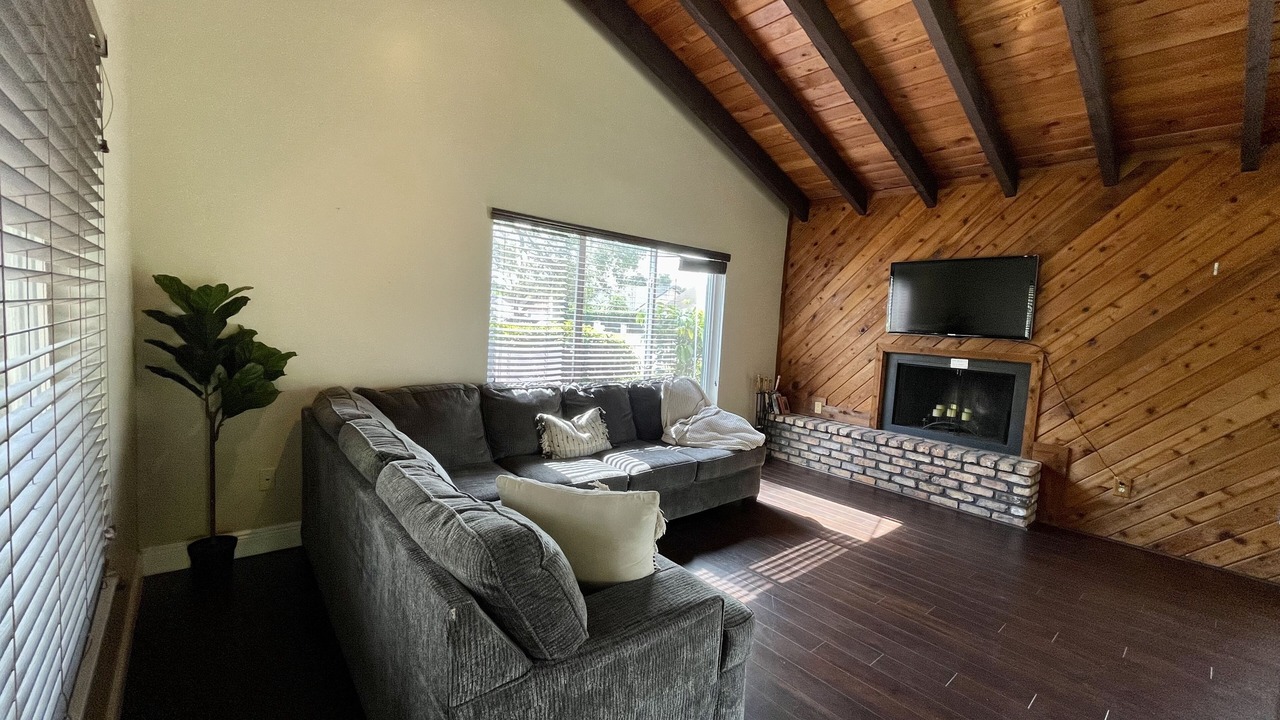 Photo of Livingroom in Ludlam