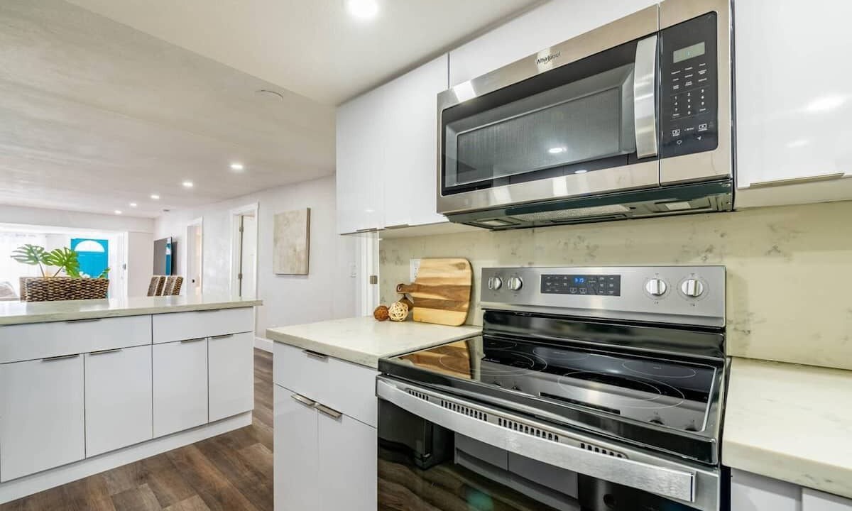 Photo of Kitchen in Central Oakland Park