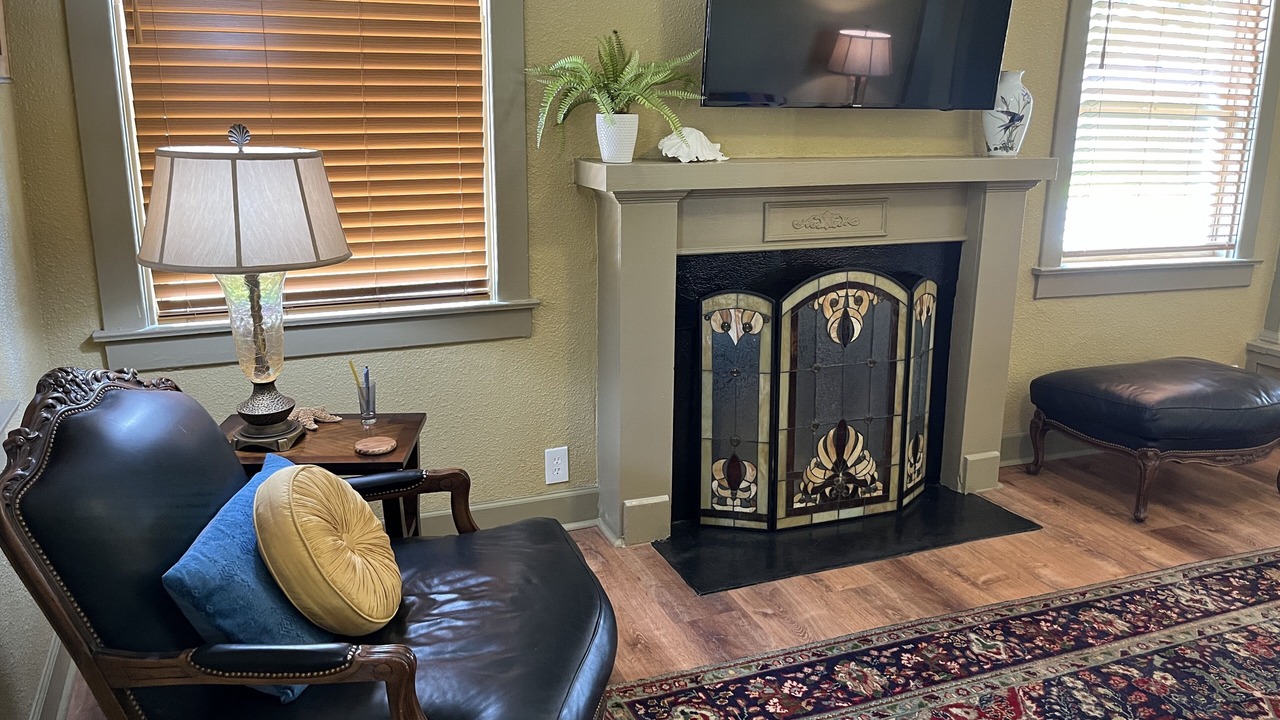 Photo of Livingroom in Altamont Manor