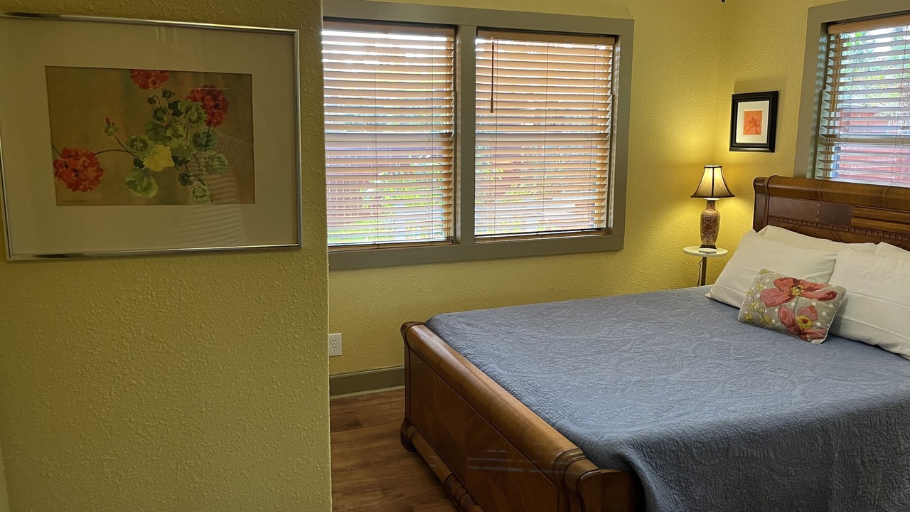 Photo of Bedroom in Altamont Manor