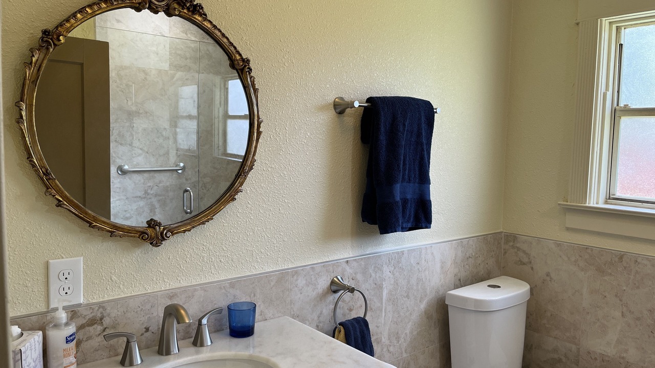Photo of Bathroom in Altamont Manor