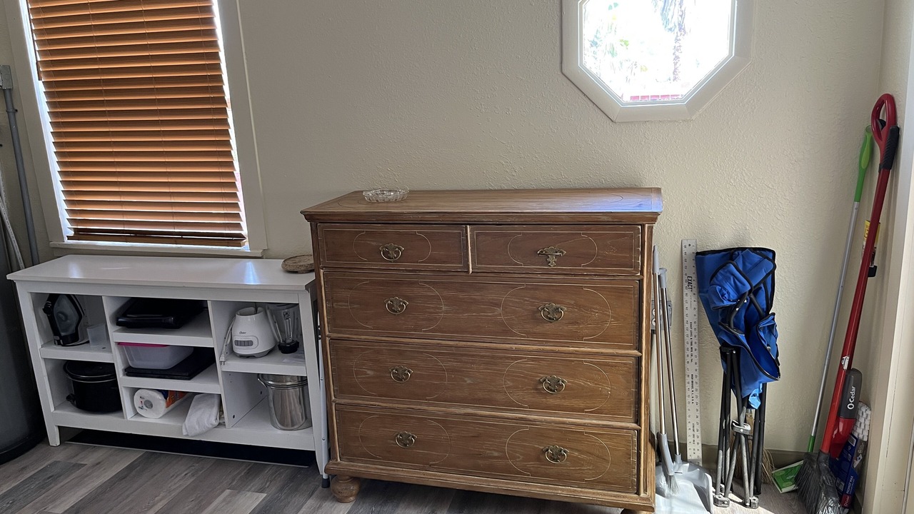Photo of Bedroom in Altamont Manor