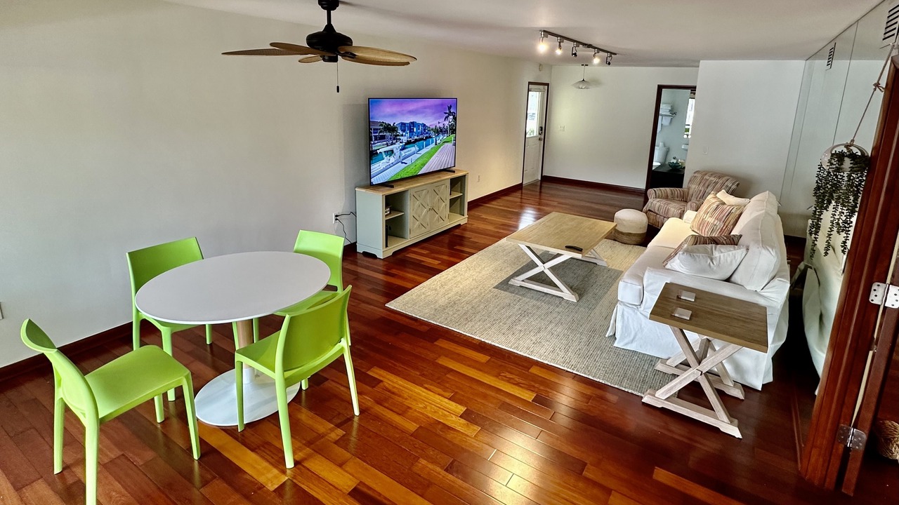Photo of Livingroom in Royal Harbor
