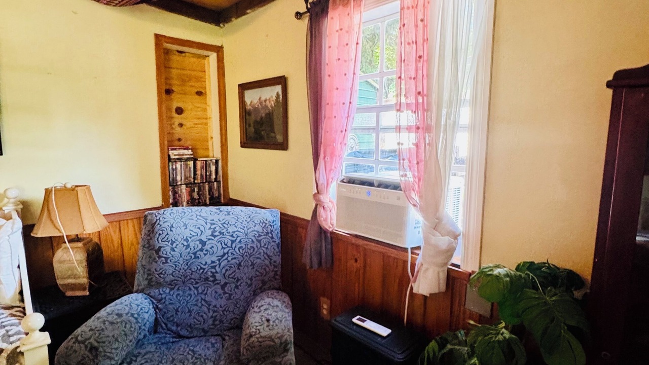 Photo of Livingroom in Edgar