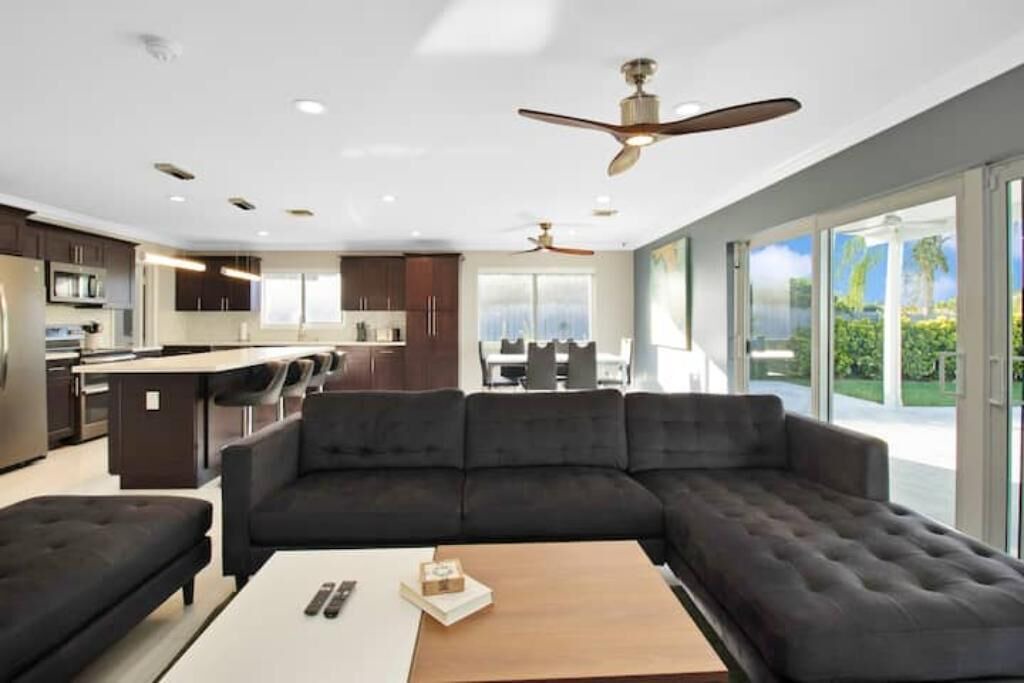 Photo of Livingroom in Ludlam