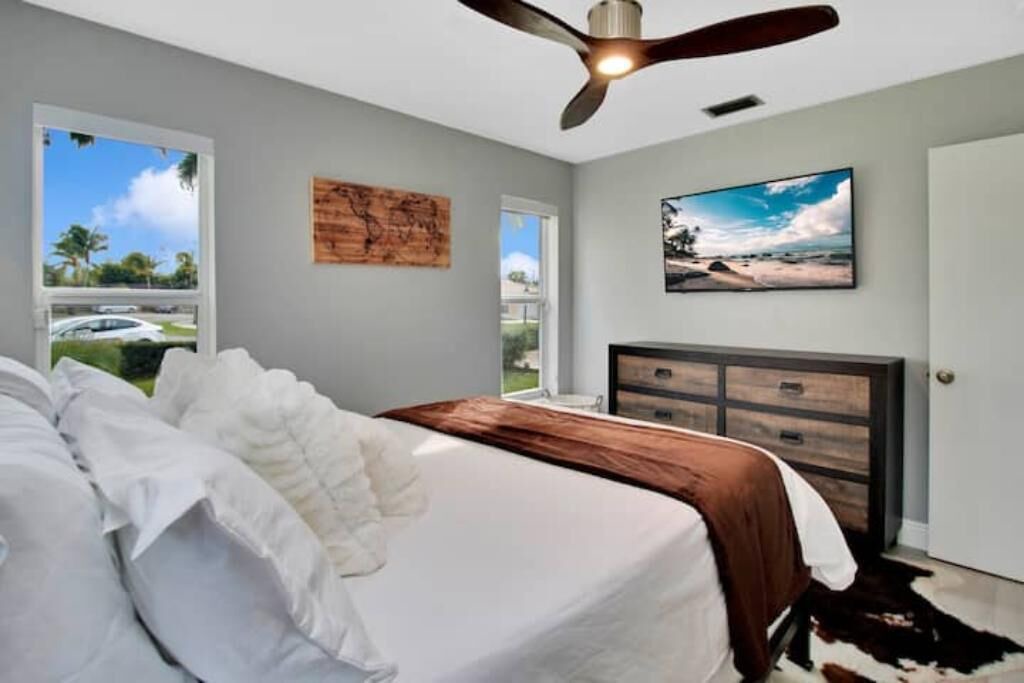Photo of Bedroom in Ludlam
