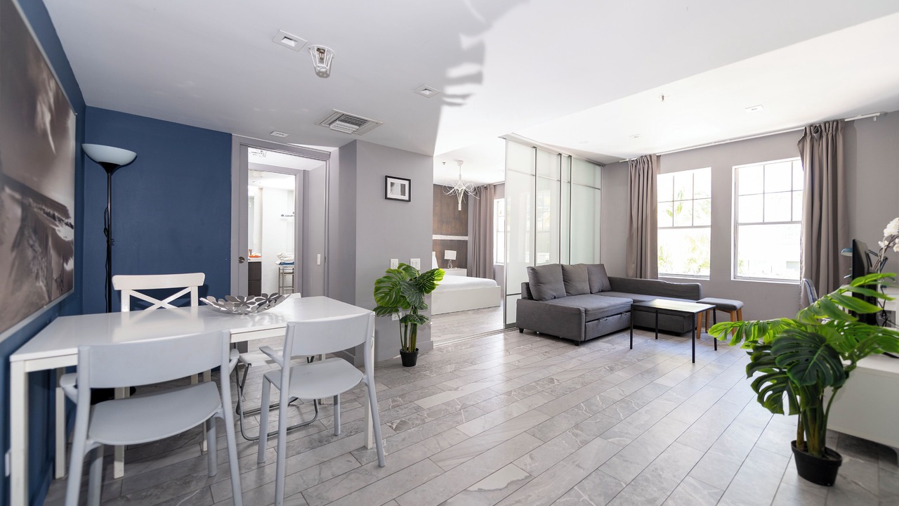 Photo of Livingroom in South of Fifth