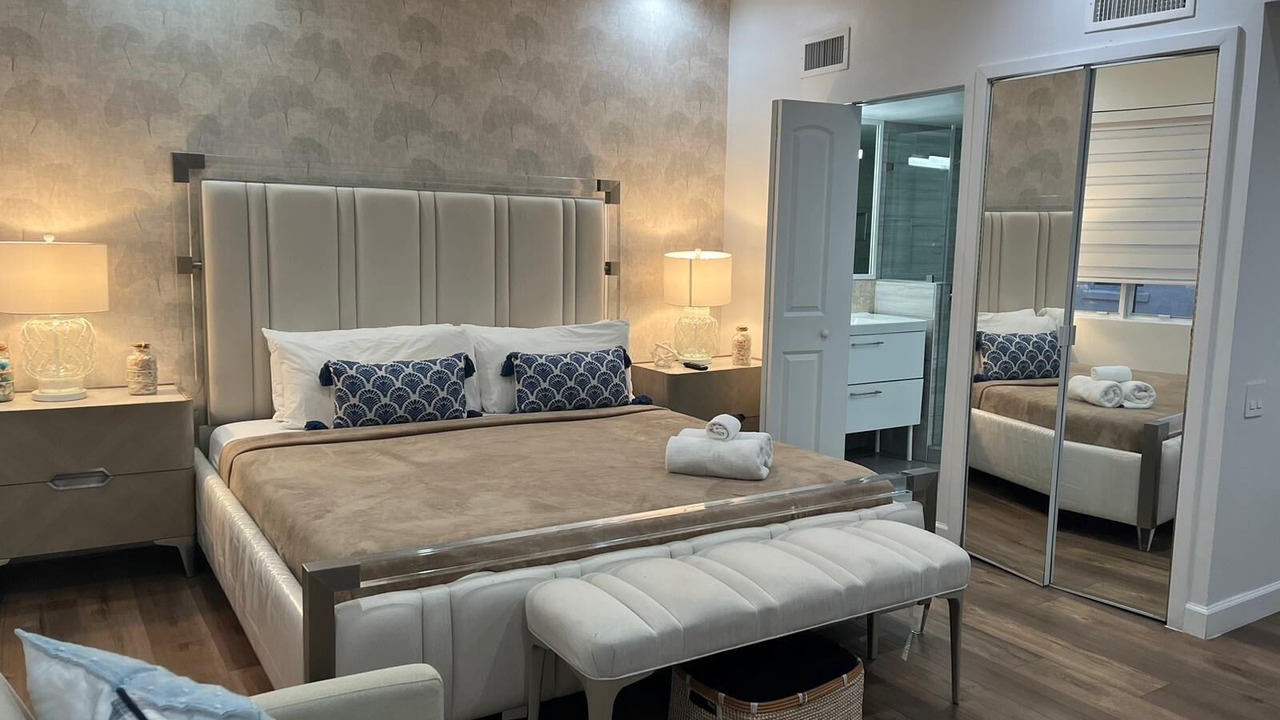 Photo of Livingroom in South of Fifth