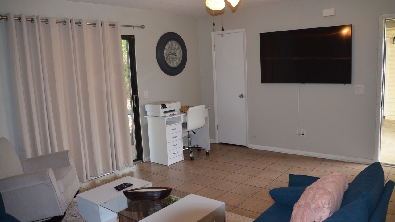 Photo of Livingroom in Enterprise