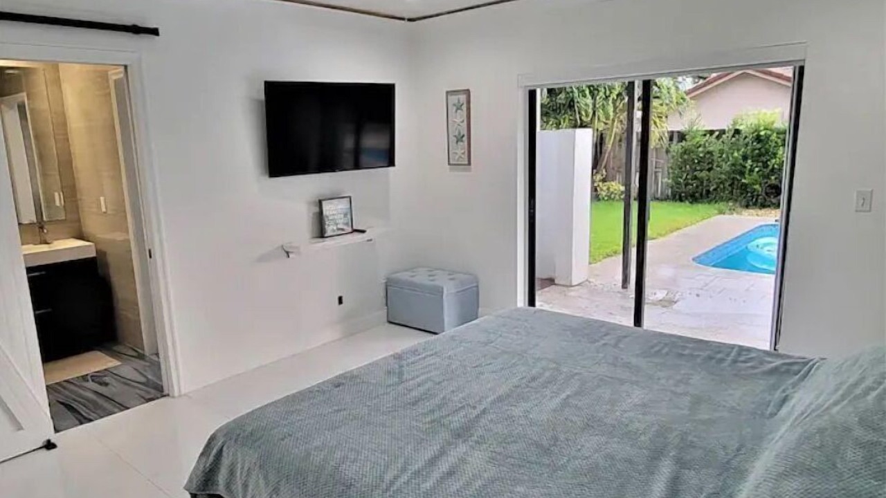 Photo of Bedroom in Coral Springs