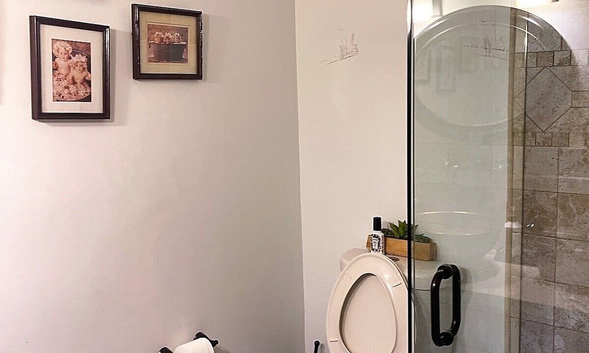 Photo of Bathroom in Sunset