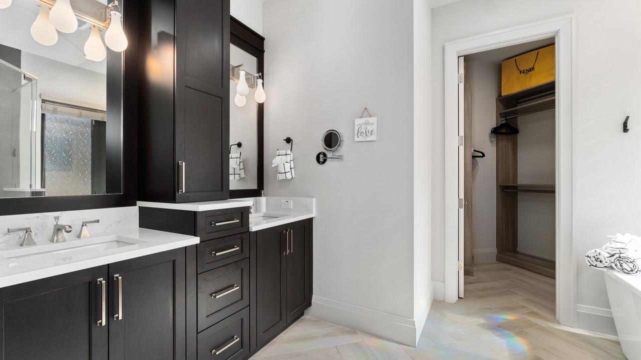 Photo of Bathroom in Mid Island