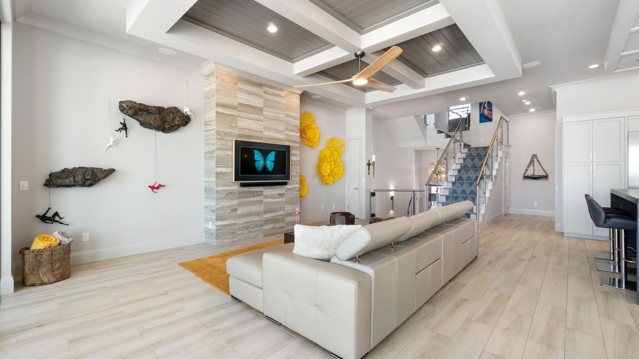 Photo of Livingroom in Mid Island