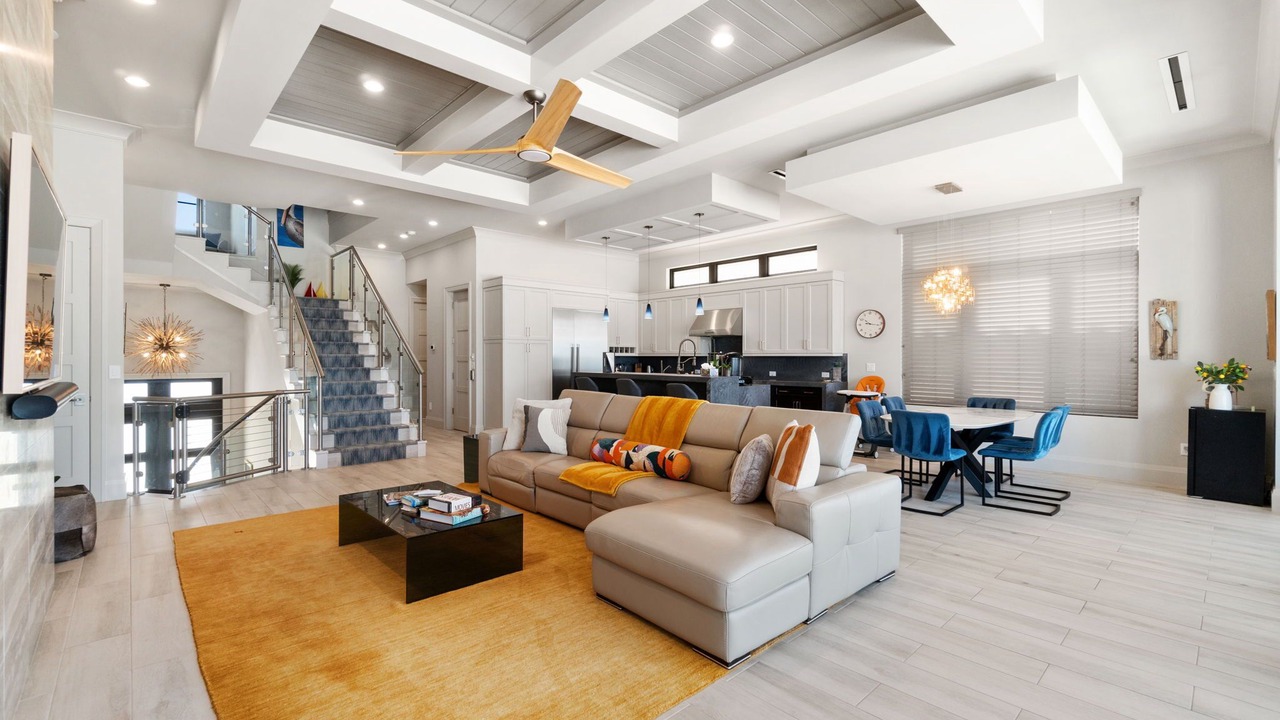 Photo of Livingroom in Mid Island