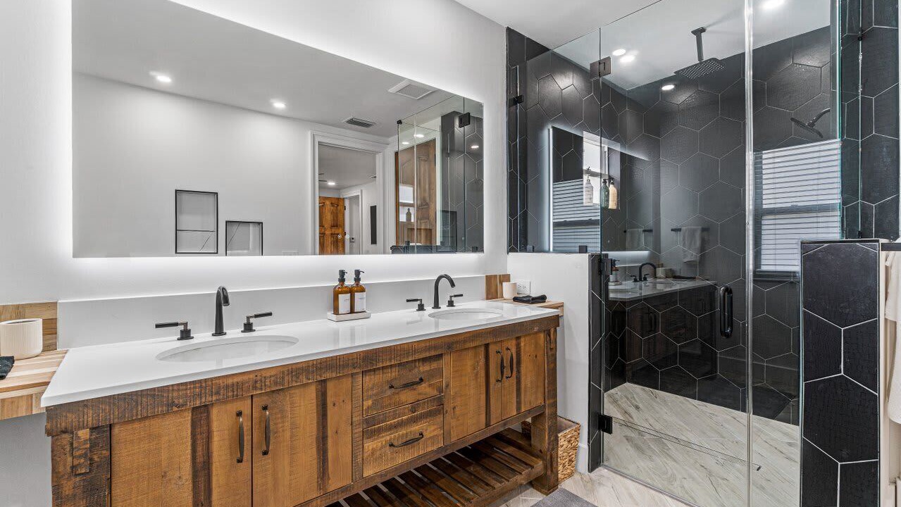 Photo of Bathroom in Poiciana Park II