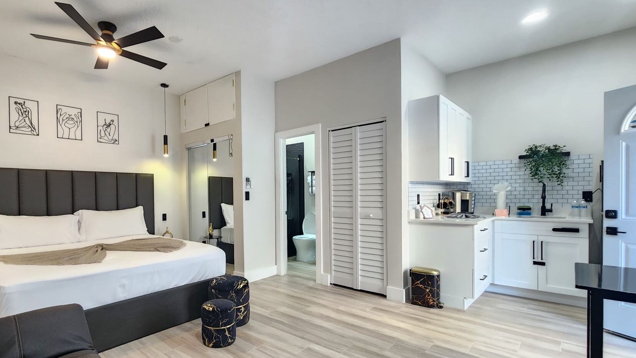 Photo of Bedroom in Town N County Park