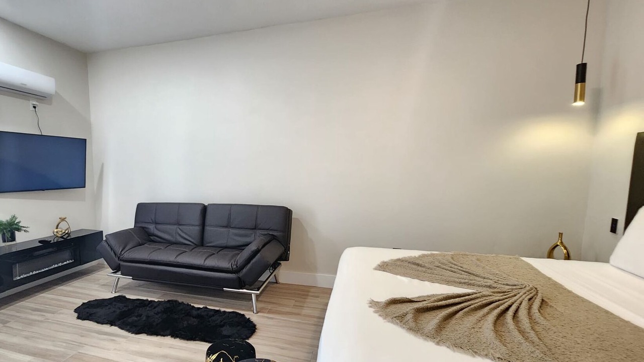 Photo of Bedroom in Town N County Park