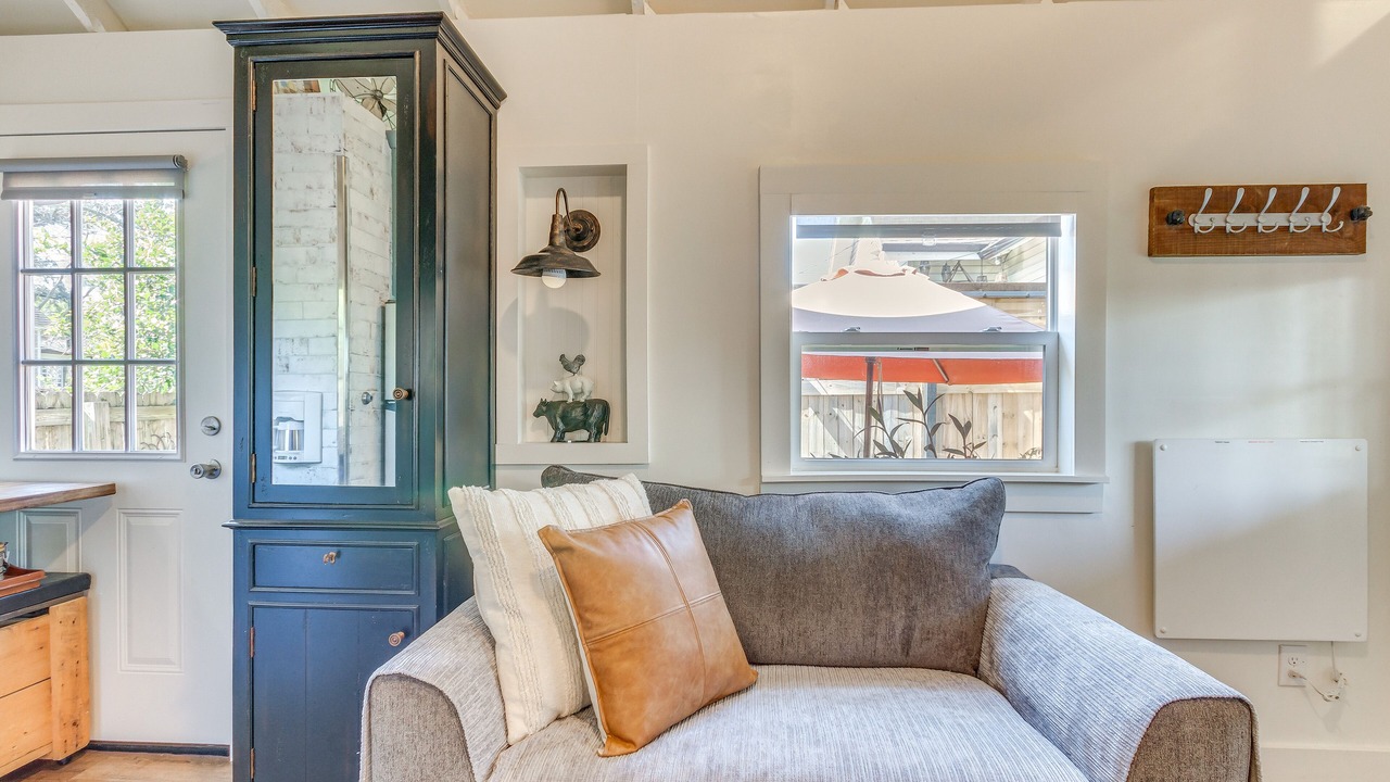 Photo of Livingroom in East Hill