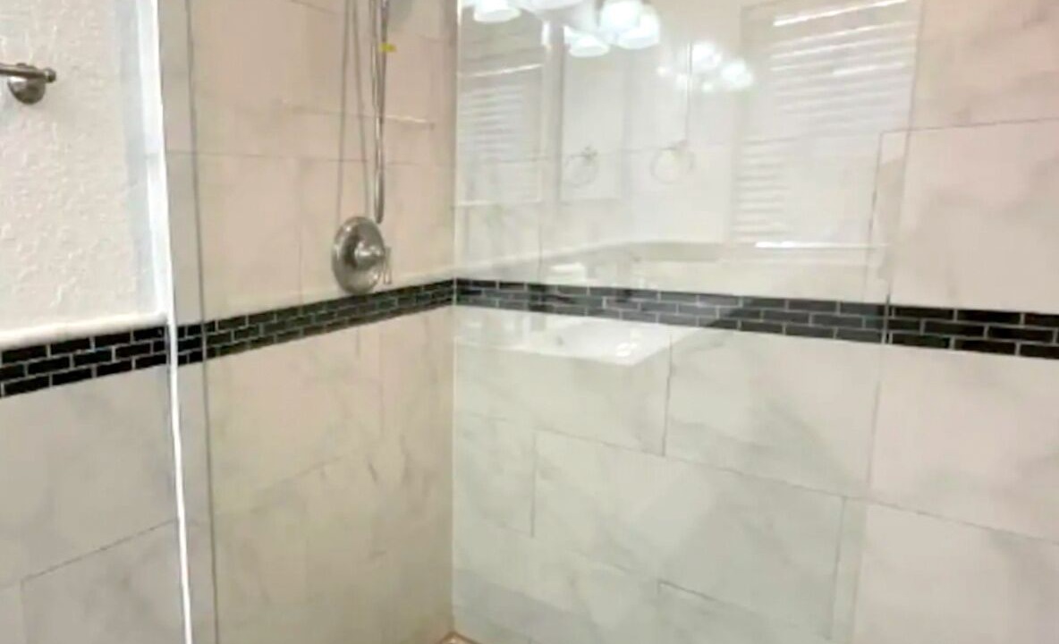 Photo of Bathroom in Royal Poinciana