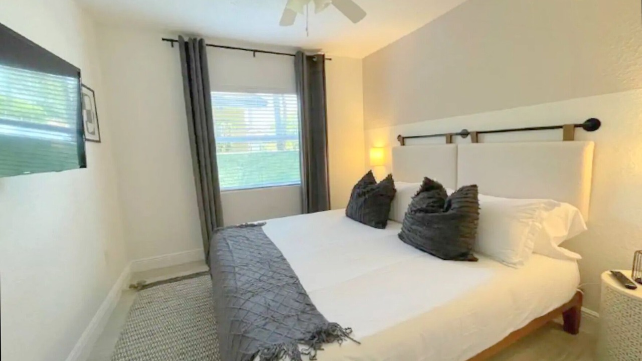 Photo of Bedroom in Royal Poinciana