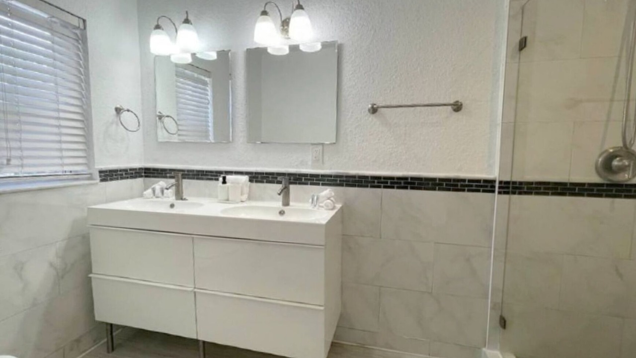 Photo of Bathroom in Royal Poinciana